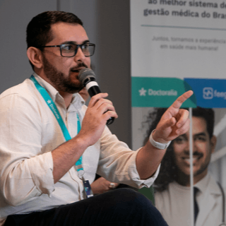 cl-cm-testimonials-featured-image-clinica-ceo-matheus-ferreira 1